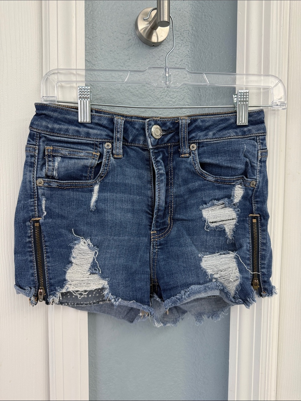 American Eagle Only You Super Hi Rise Shortie size 2 with zipper detail